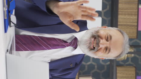 Vertical-video-of-Cheerful-and-happy-happy-old-businessman-waving-at-camera.